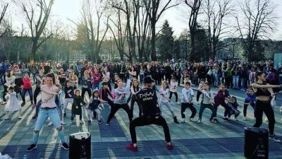 флаш моб в центъра на Плевен Trifonov dance academy - Trifonov dance academy - Плевен